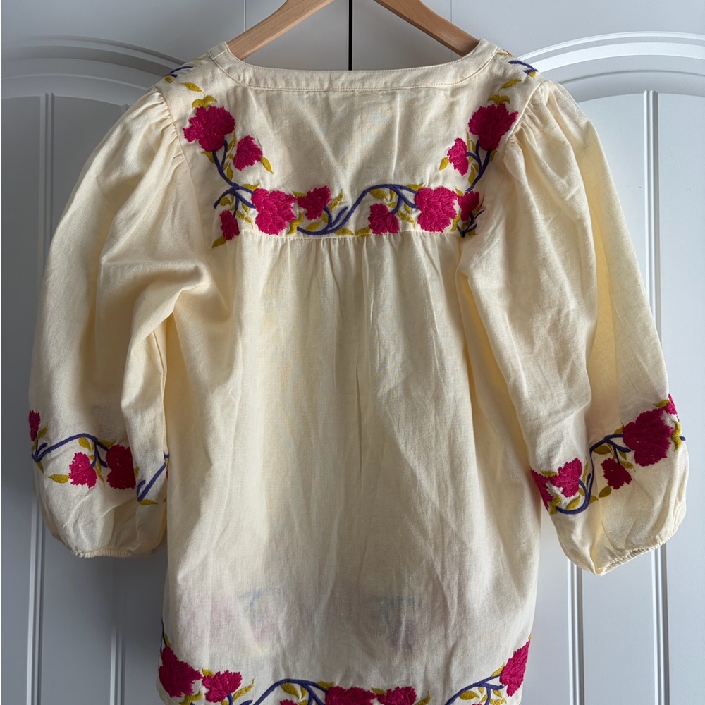 Roller Rabbit NWT Column Embroidery Michi Cream V Neck Top‎ Women's Size S - Picture 9 of 14